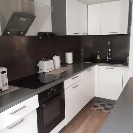 Renovated Apartment, Hyper Center, Private Parking * פרפיניין