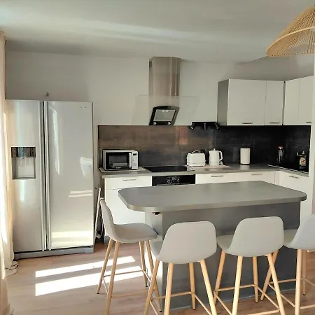 דירה Renovated Apartment, Hyper Center, Private Parking *