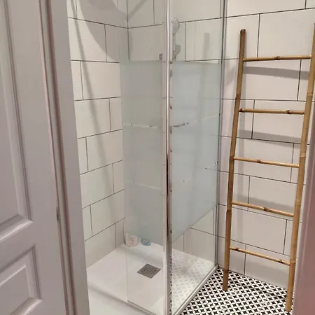 דירה Renovated Apartment, Hyper Center, Private Parking