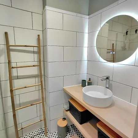 Renovated Apartment, Hyper Center, Private Parking דירה