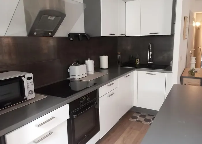 Renovated Apartment, Hyper Center, Private Parking * Perpignan