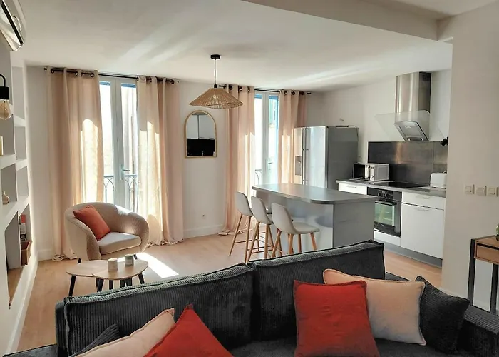 Renovated Apartment, Hyper Center, Private Parking *