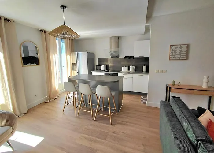 Renovated Apartment, Hyper Center, Private Parking Appartement