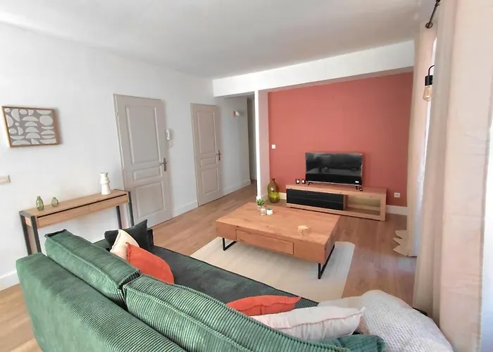 Renovated Apartment, Hyper Center, Private Parking *